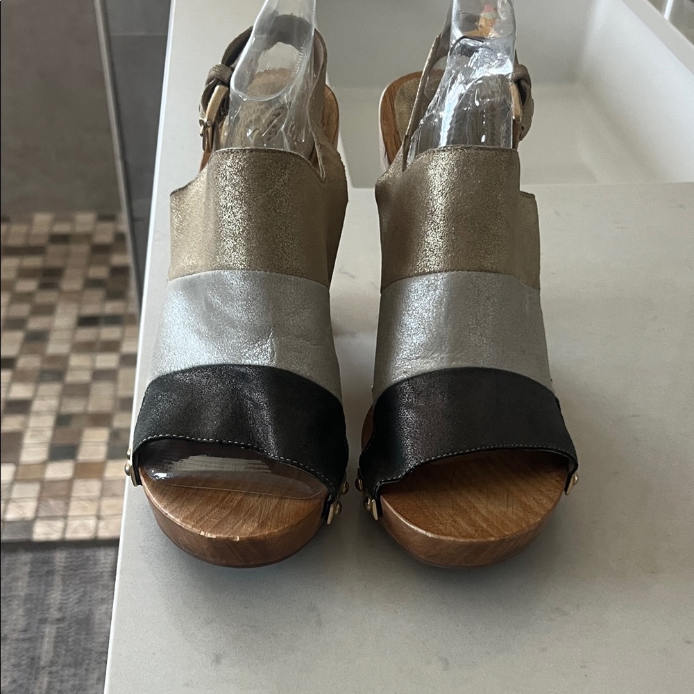 Trina Turk Metallic Gold Silver Black Colorblock Wood Wedge Sandals